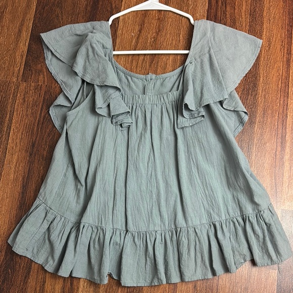 Women's Ruffled Button-Down Top - Picture 2 of 3